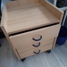 Schreibtischcontainer und Holztritt zu verschenken - Bild 1