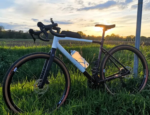 Gravelbike in schöner Atmosphäre 