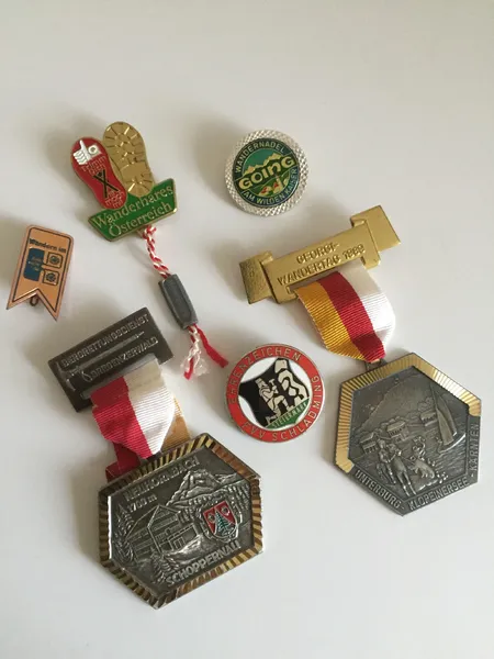   Wandernadeln in Gold und Silber 