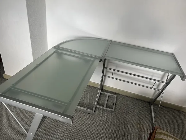 Glasschreibtisch