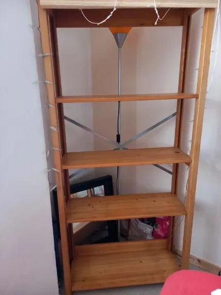 Holzregal, 25 Euro