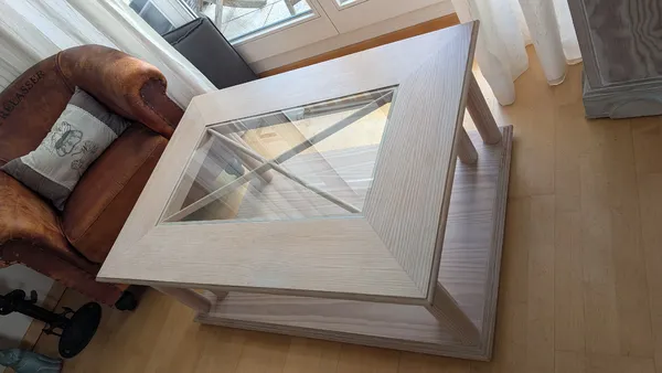 mit Glasplatte