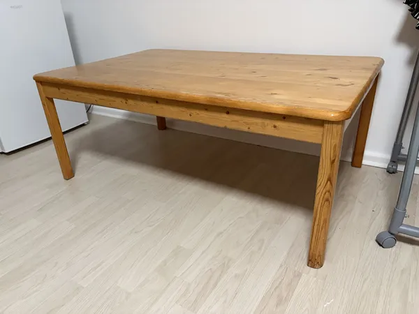 Couchtisch/Wohnzimmertisch aus Holz