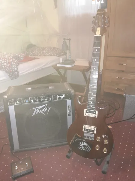 Verstärker Peavey Bandit 65 + E-Gitarre