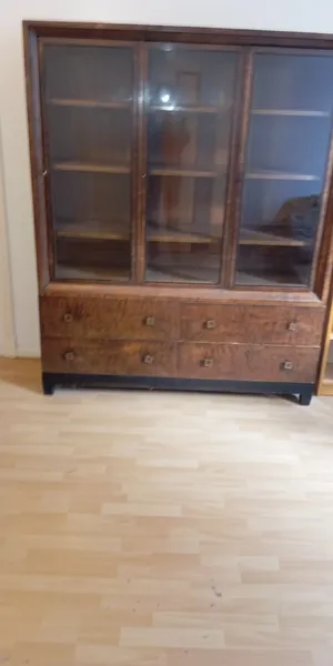 Alter Bücherschrank
