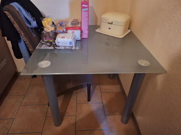 Tisch ohne Deko 