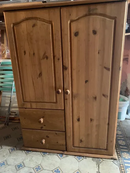 Holzschrank 