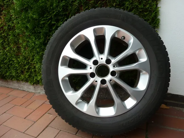 Winterreifen auf MB-Alufelgenv215/60 R 17