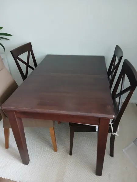 Eßtisch und 3 Stühle